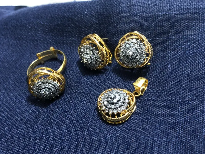 Hand made Gold plated imitation jewellery photo 2