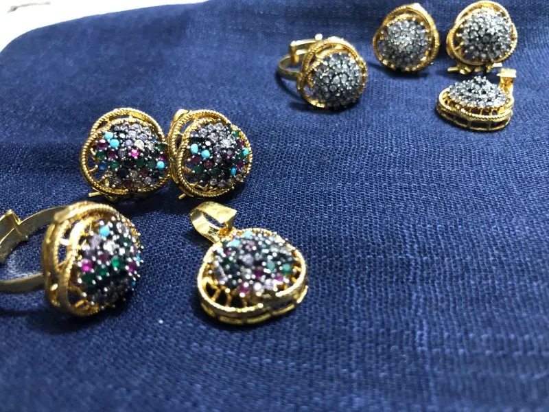 Hand made Gold plated imitation jewellery photo 1