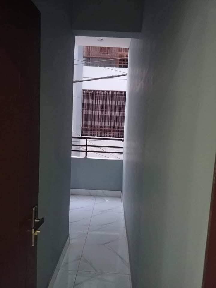 Kaneez fatima block4 main 3bed dd 2nd floor west open flat for sale photo 1