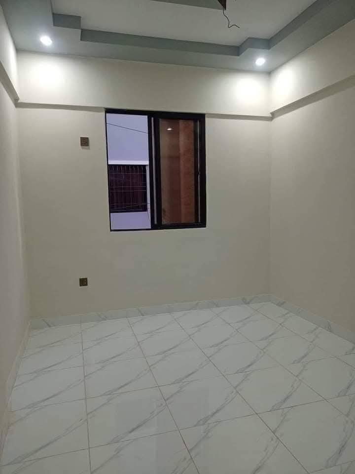 Kaneez fatima block4 main 3bed dd 2nd floor west open flat for sale photo 3
