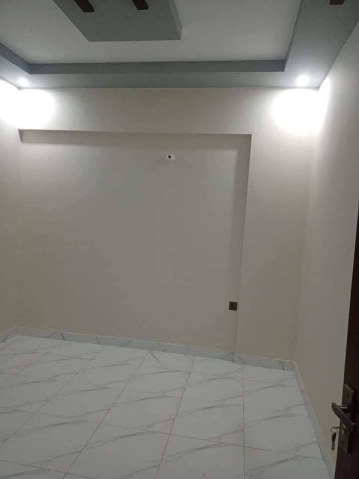 Kaneez fatima block4 main 3bed dd 2nd floor west open flat for sale photo 4