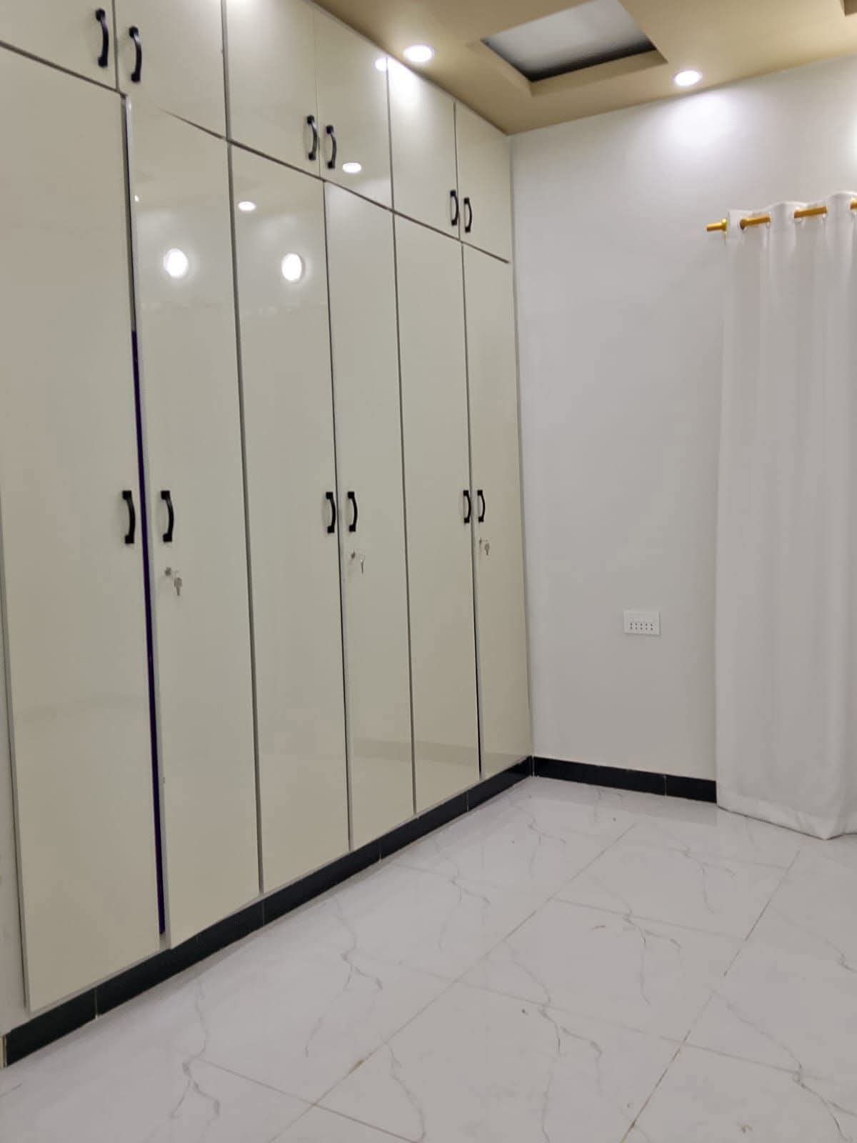 Brand portion for rent photo 4