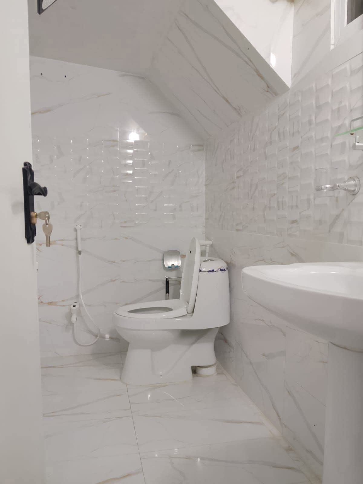 Brand portion for rent photo 6