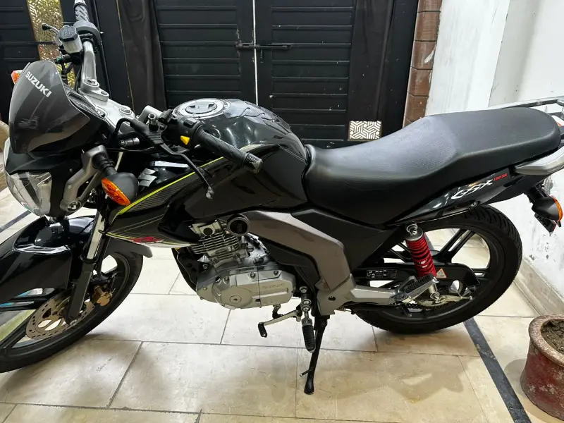 Suzuki gsx125 photo 6