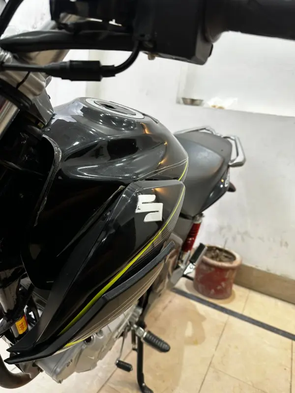 Suzuki gsx125 photo 3