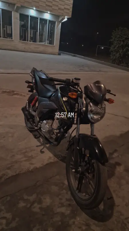 Suzuki gsx125 photo 1