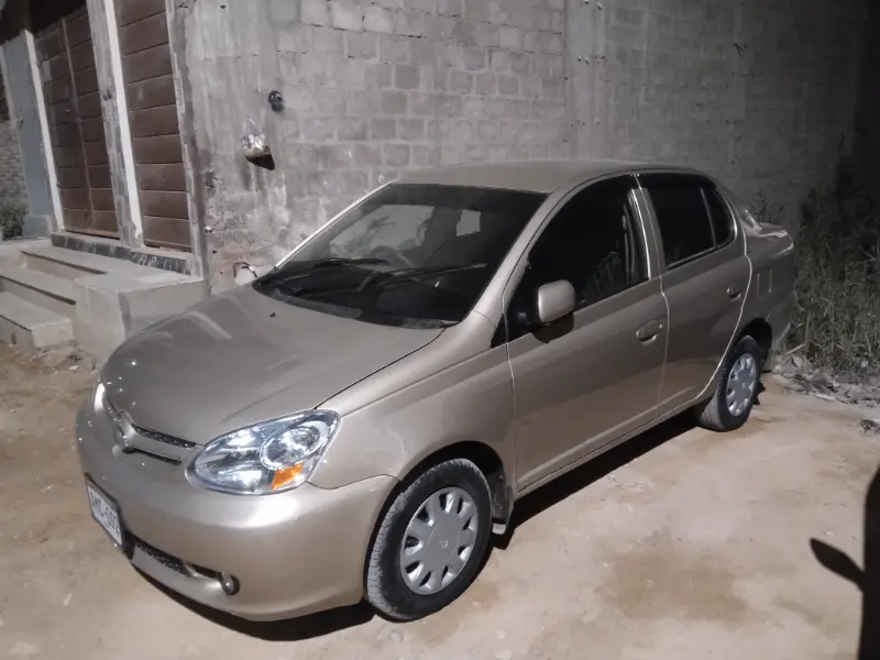 Toyota Platz photo 1