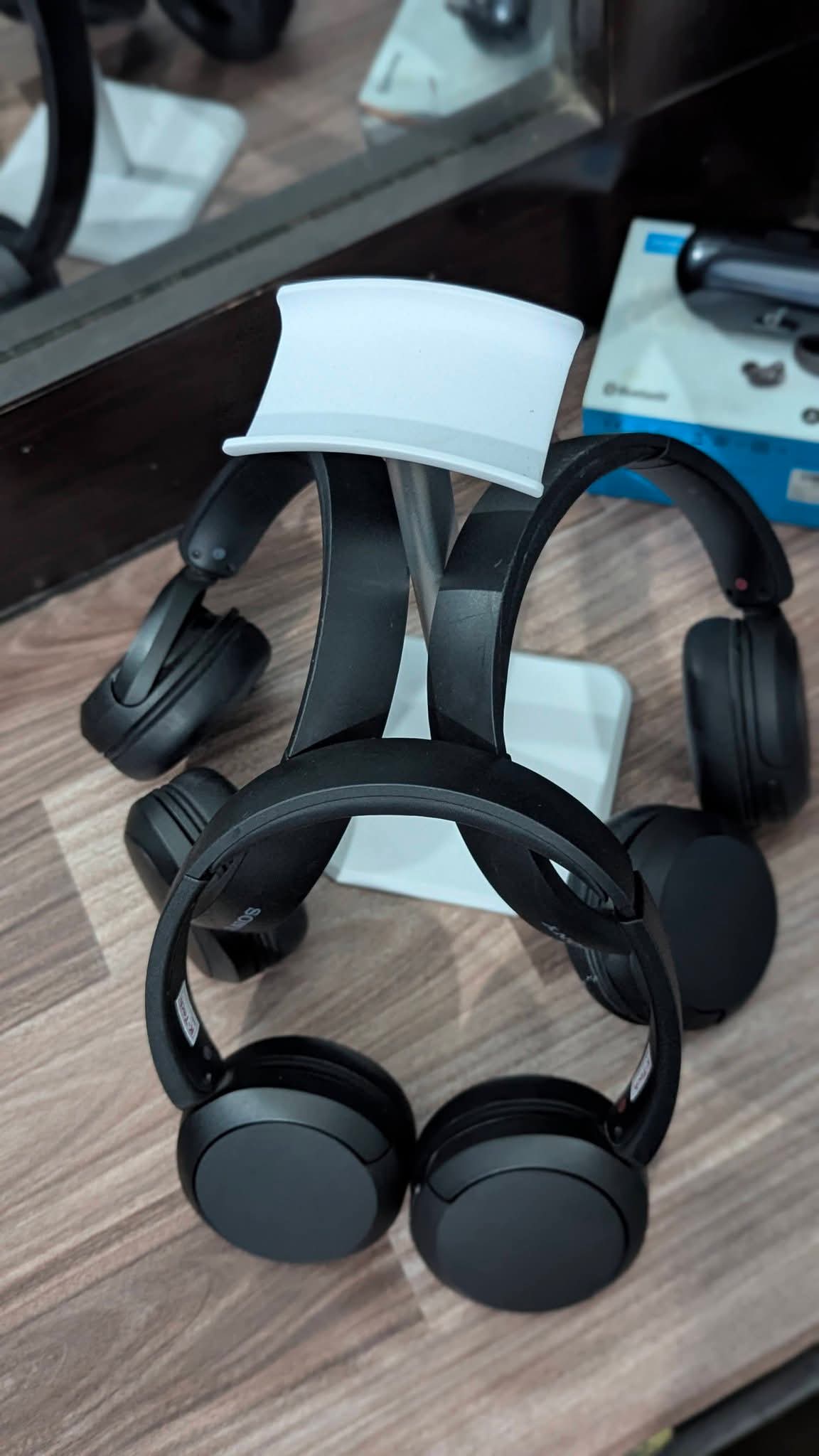 Sony wh-Ch520 bluetooth headphones lush condition photo 2