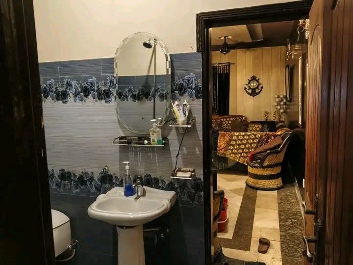 16 Marla house Available for Sale in Executive & Prime Location of Chinar bagh Society main raiwind road near photo 5