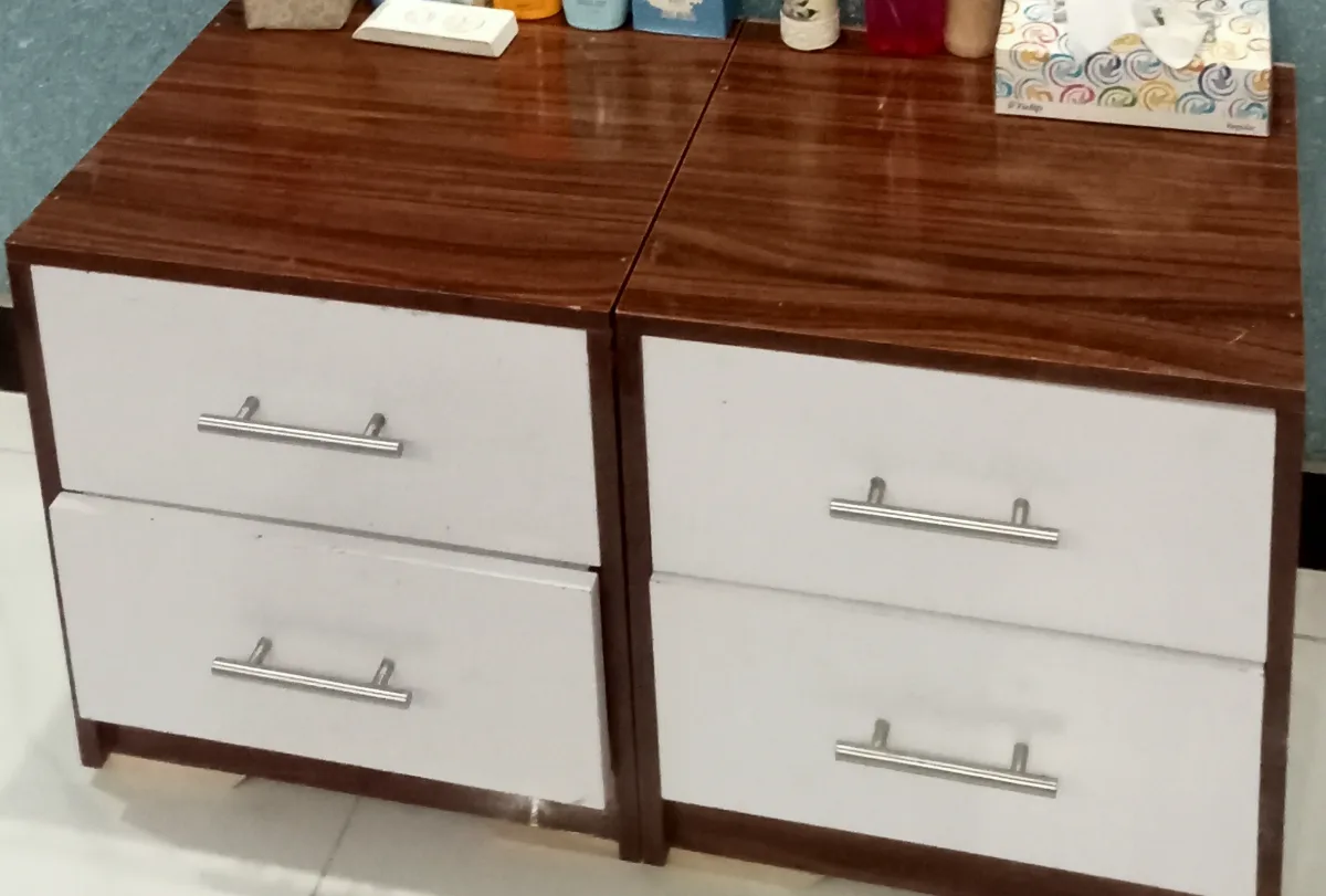 2 single bed with 2 side table photo 4