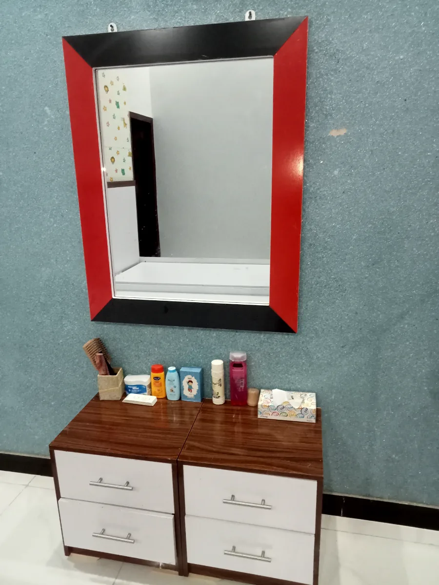 2 single bed with 2 side table photo 5