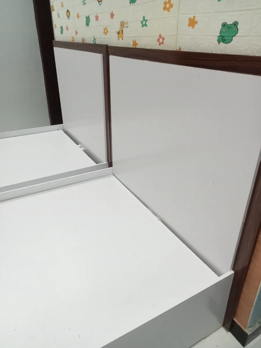 2 single bed with 2 side table photo 2