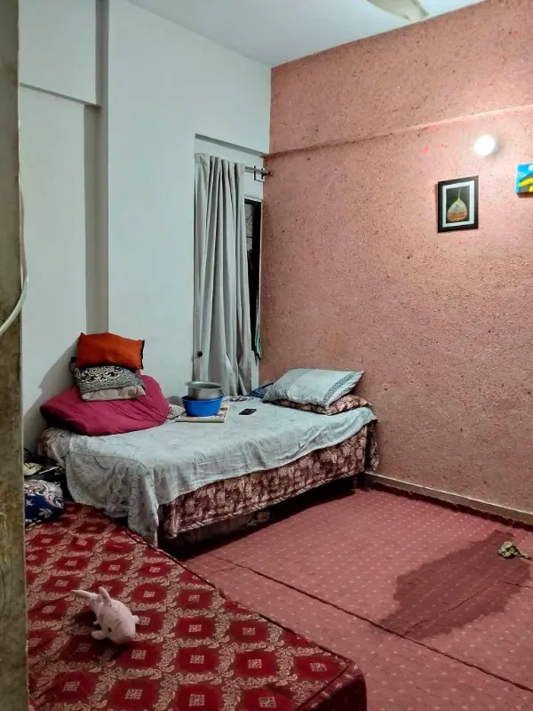 Kaneez fatima block 2 main 2bed dd 2nd floor west open flat for sale photo 1