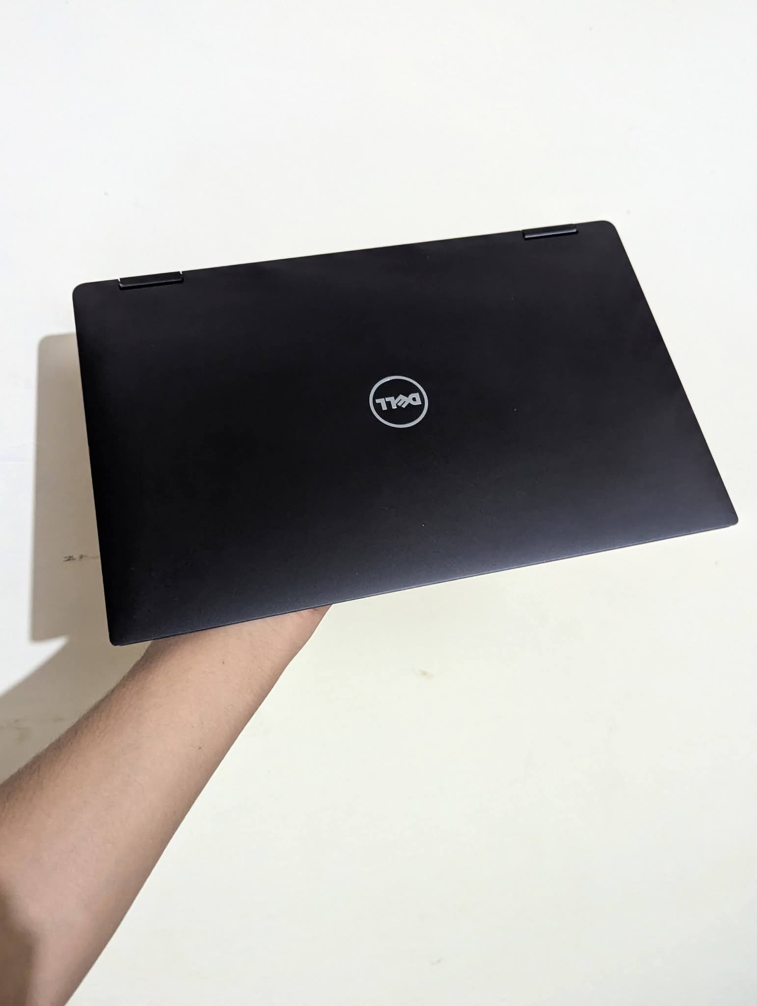 Dell Xps 13 9365 borderless laptop corei7 7th gen photo 5
