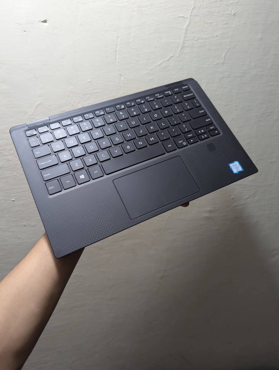 Dell Xps 13 9365 borderless laptop corei7 7th gen photo 2