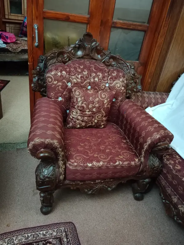 Chinyoti wood 5 seater sofa set photo 4