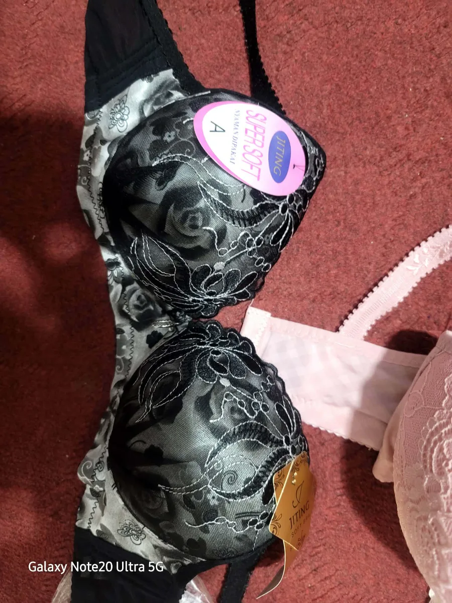 Doubbel padded puch up bra lacy style fancy design photo 1