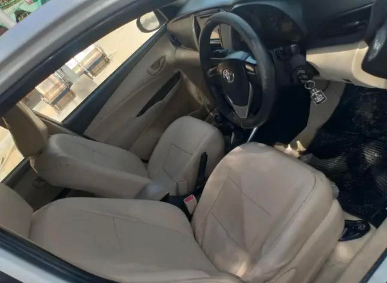 Tiyota yaris Gli 1.3 Manual 2021 model photo 5