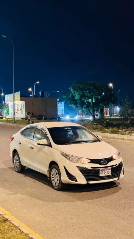 Tiyota yaris Gli 1.3 Manual 2021 model photo 4