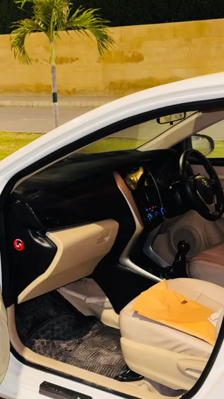 Tiyota yaris Gli 1.3 Manual 2021 model photo 2