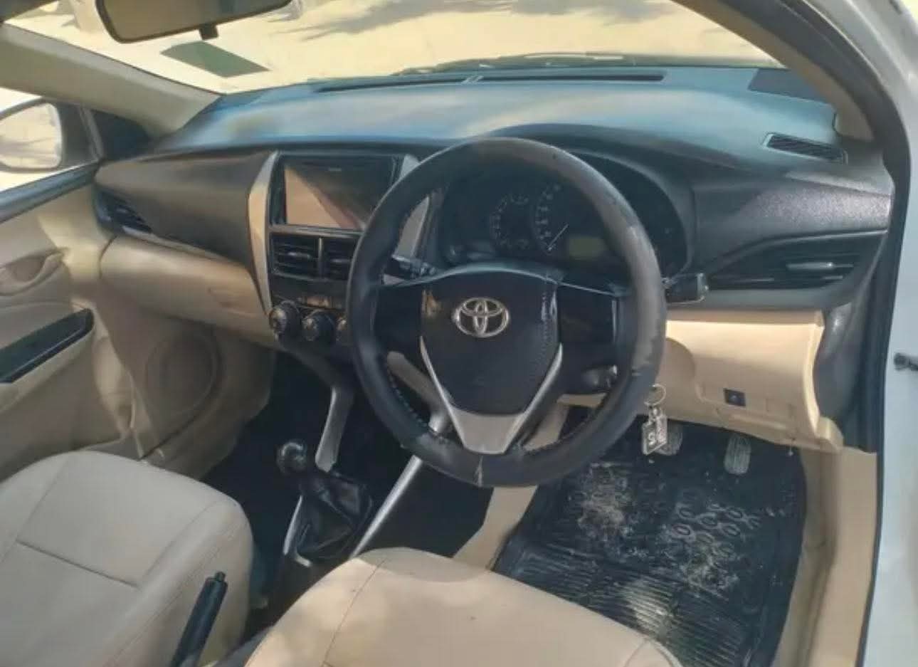 Tiyota yaris Gli 1.3 Manual 2021 model photo 1