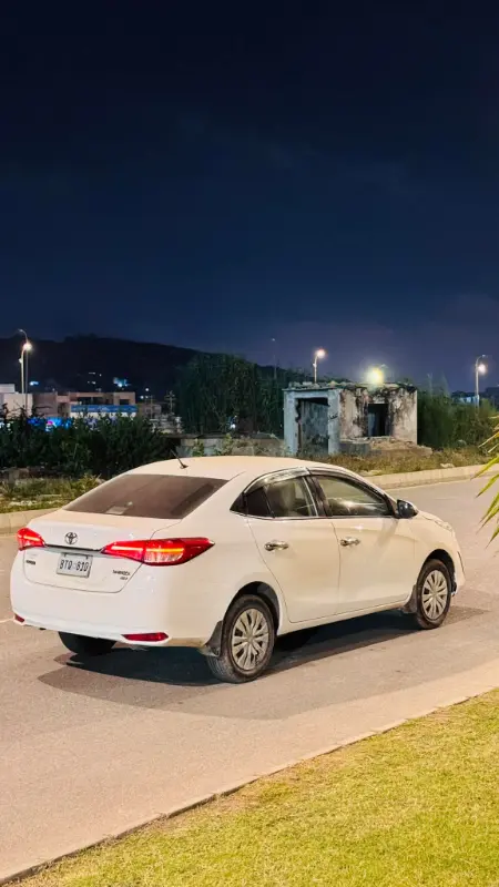 Tiyota yaris Gli 1.3 Manual 2021 model photo 10