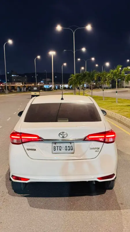 Tiyota yaris Gli 1.3 Manual 2021 model photo 6