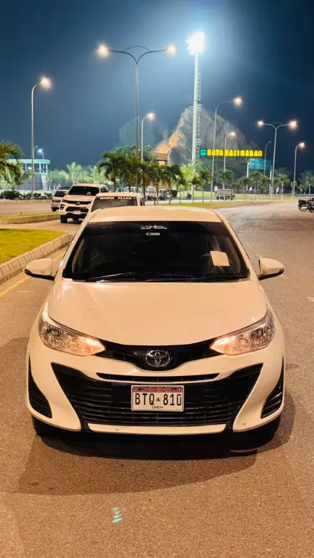 Tiyota yaris Gli 1.3 Manual 2021 model photo 8