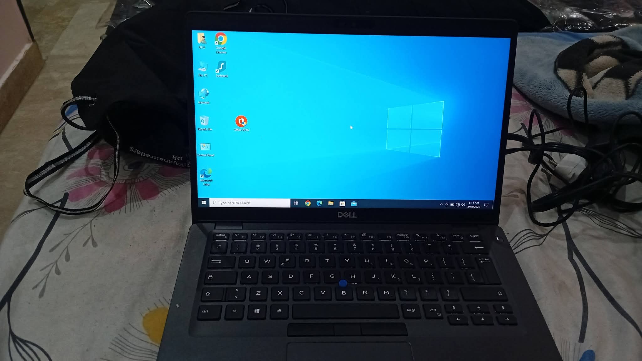 Looking backward to sale below latitude 5400 i5 8th Gen photo 3