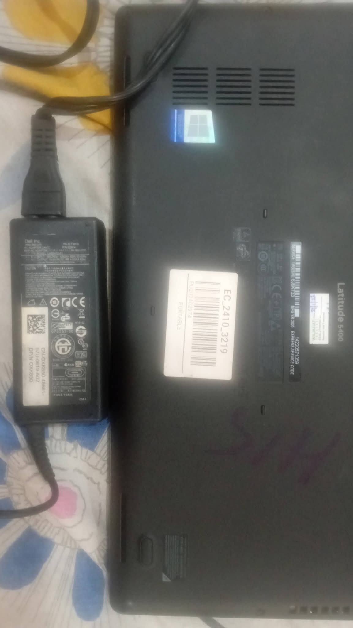 Looking backward to sale below latitude 5400 i5 8th Gen photo 1