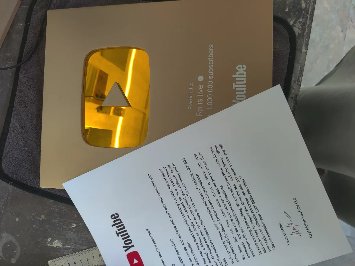 YouTube play button photo 3